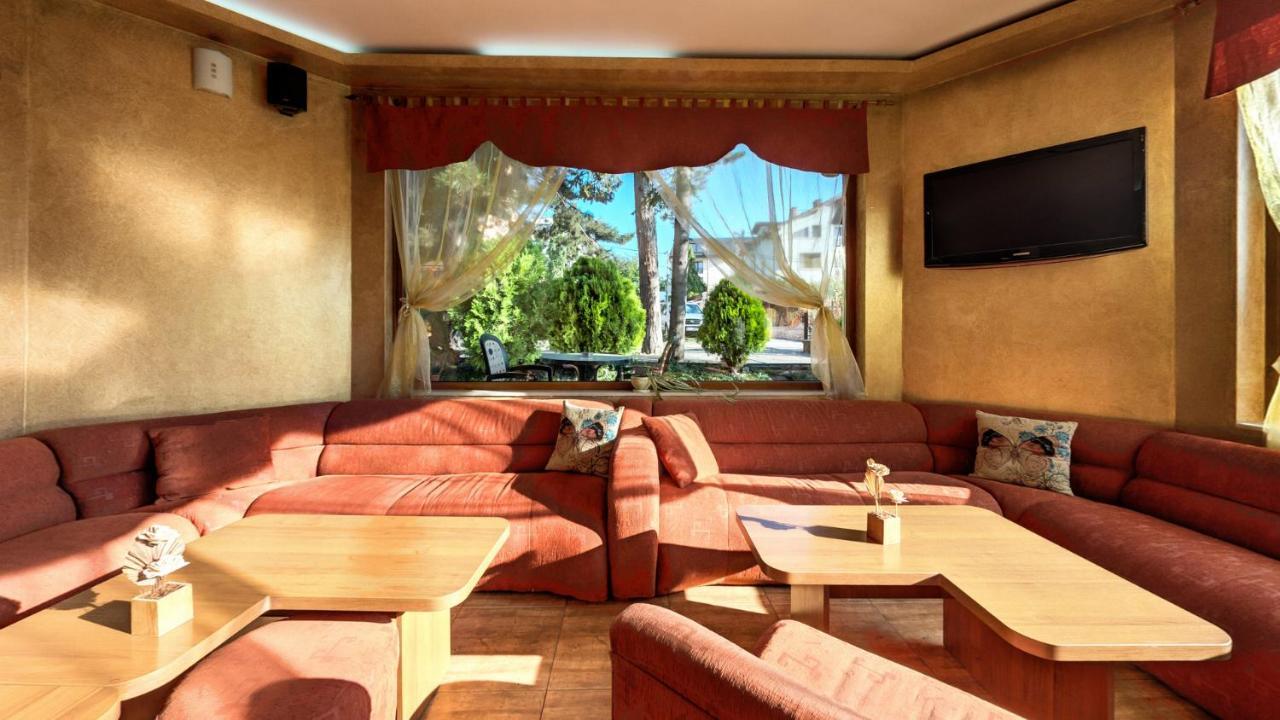Family Hotel Emaly 1 Bankya Bagian luar foto