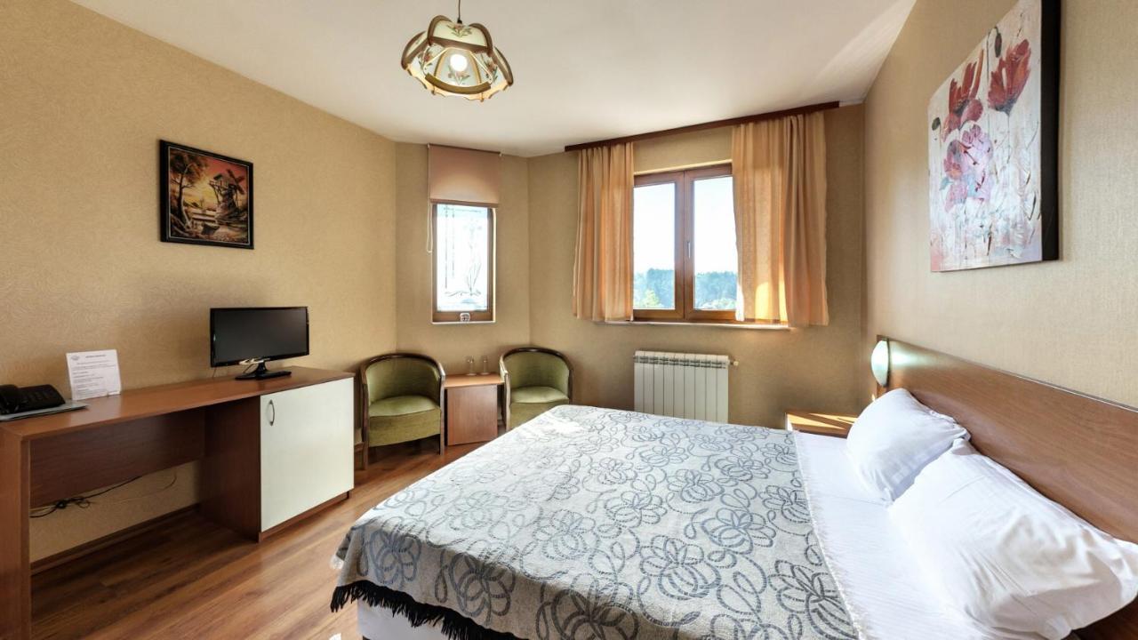 Family Hotel Emaly 1 Bankya Bagian luar foto