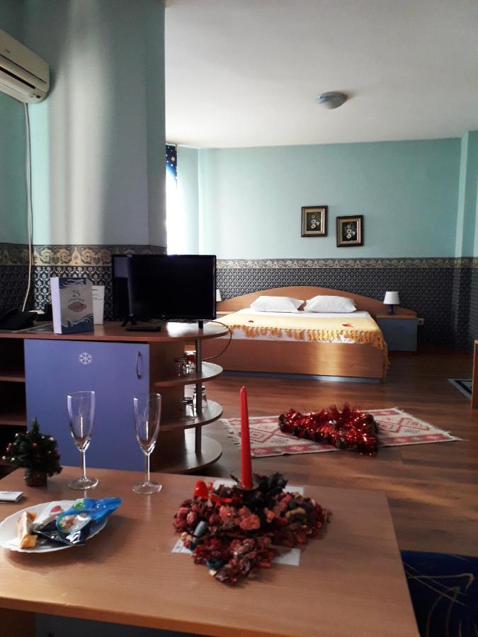 Family Hotel Emaly 1 Bankya Bagian luar foto