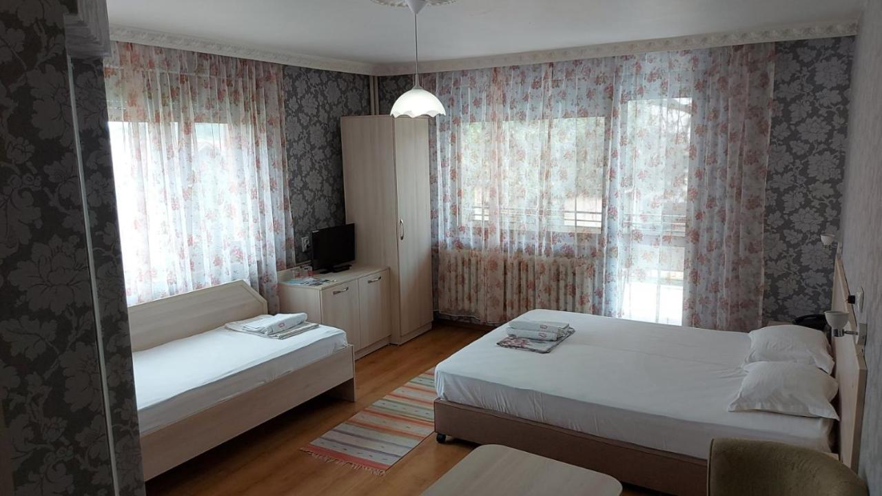 Family Hotel Emaly 1 Bankya Bagian luar foto