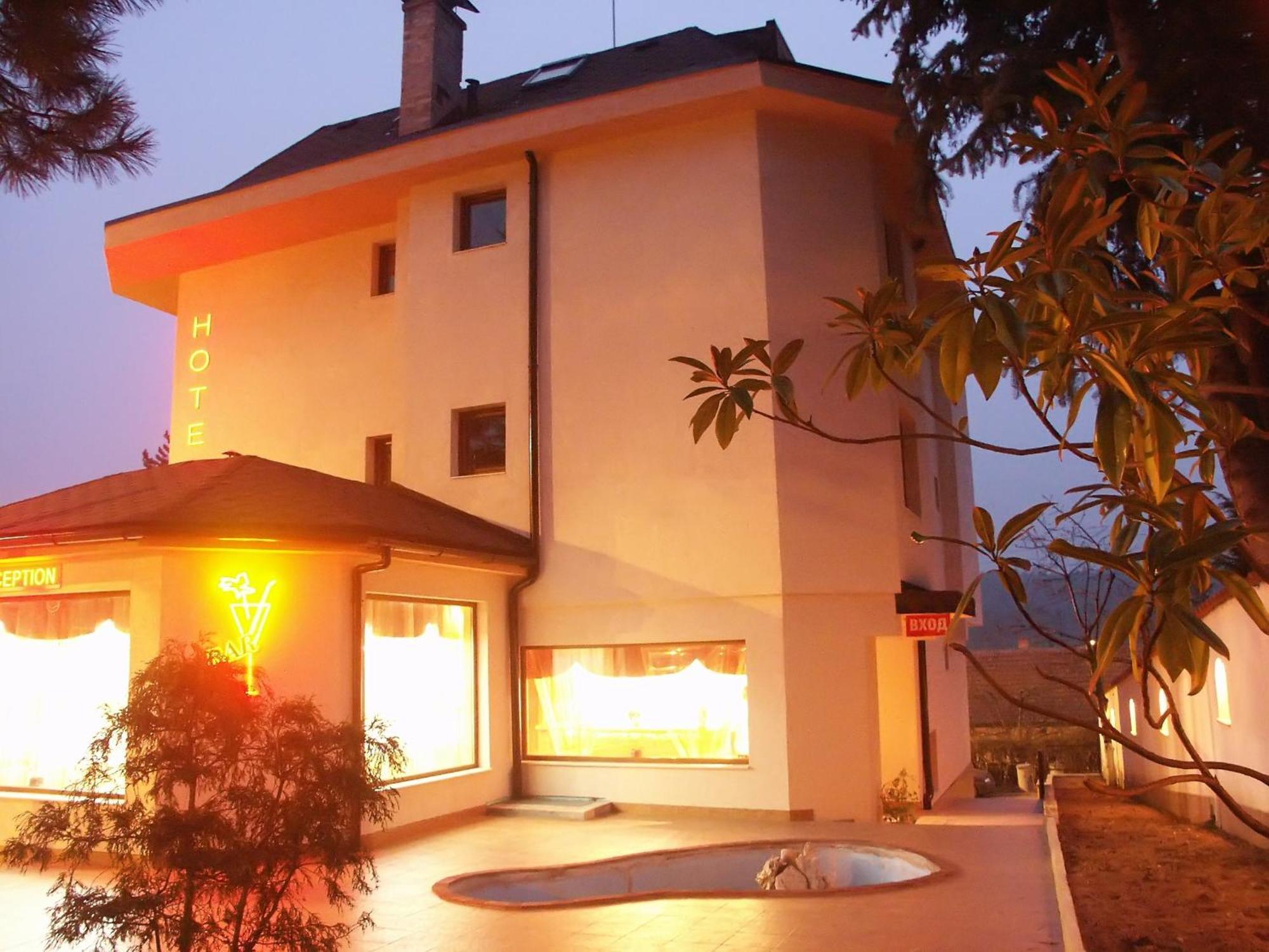 Family Hotel Emaly 1 Bankya Bagian luar foto
