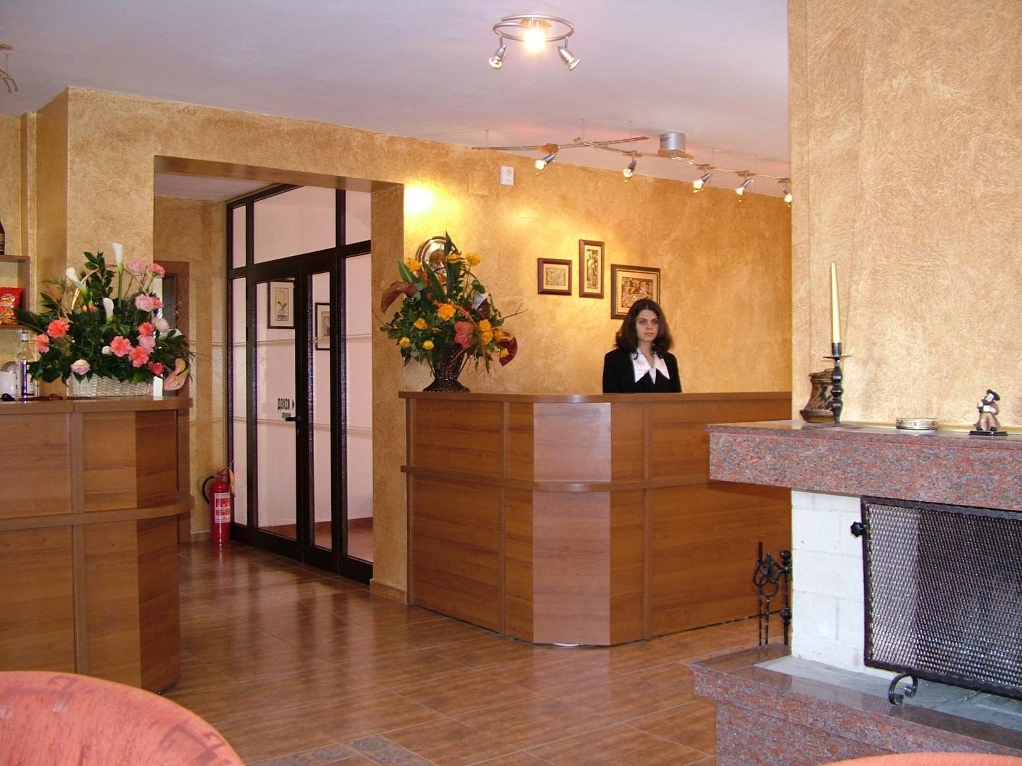 Family Hotel Emaly 1 Bankya Bagian luar foto