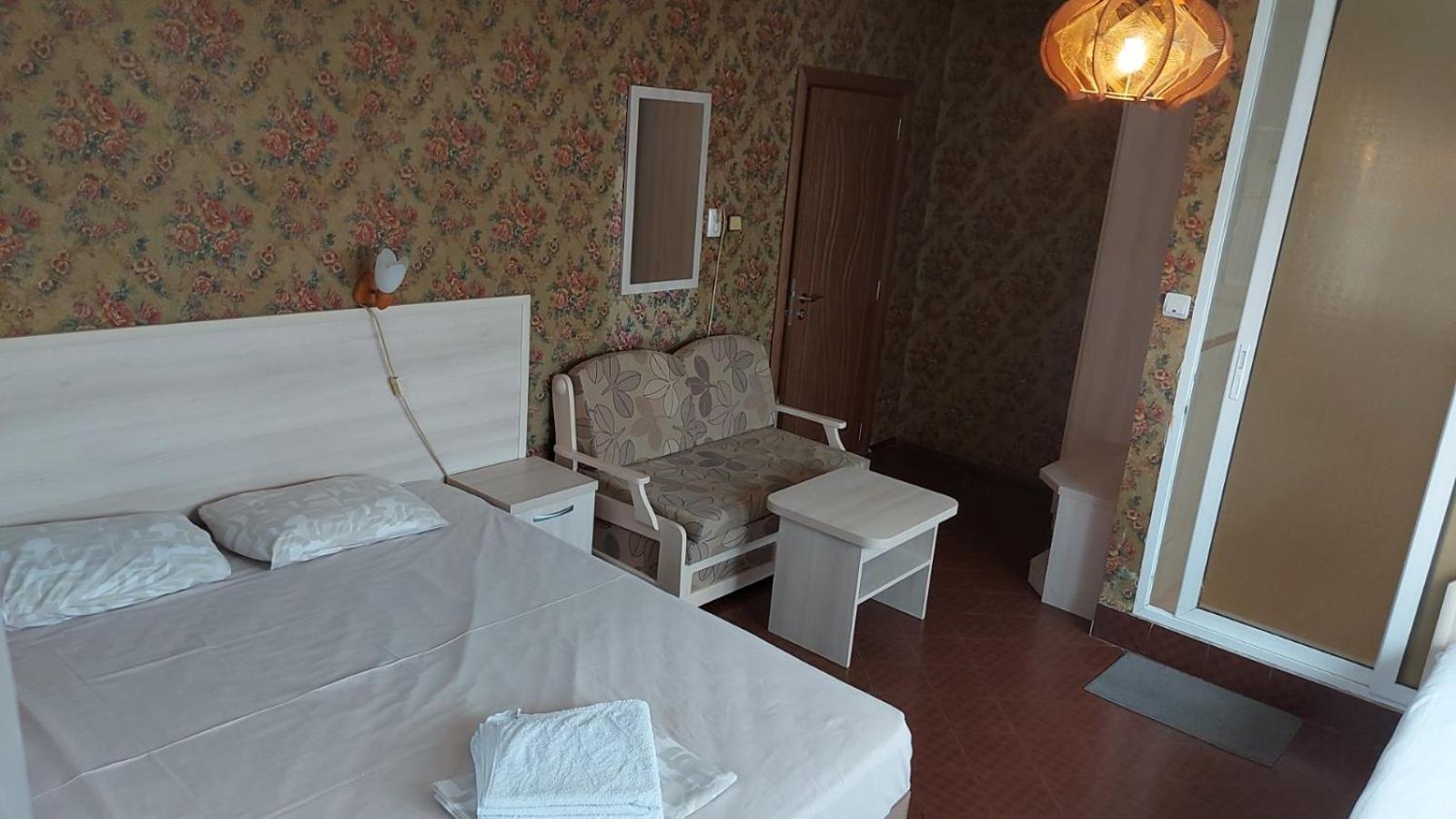 Family Hotel Emaly 1 Bankya Bagian luar foto