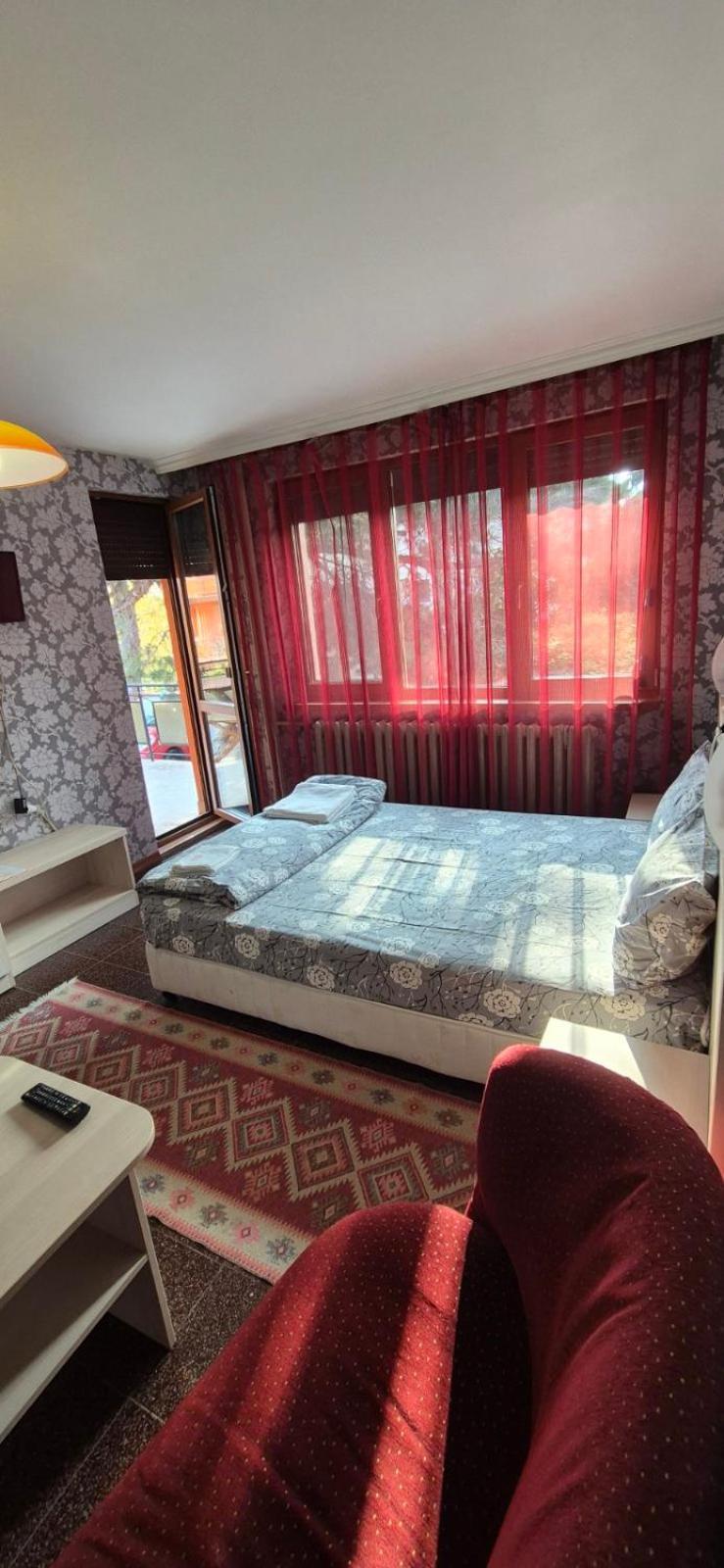 Family Hotel Emaly 1 Bankya Bagian luar foto