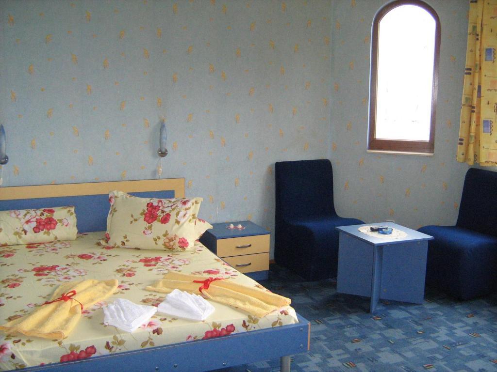 Family Hotel Emaly 1 Bankya Bagian luar foto